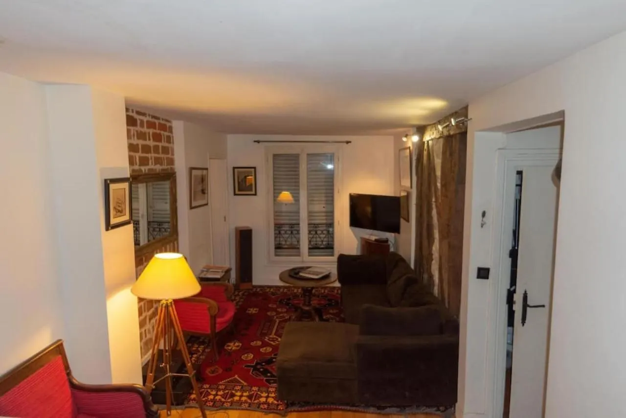 Very French Two Bedroom In The Heart Of * باريس