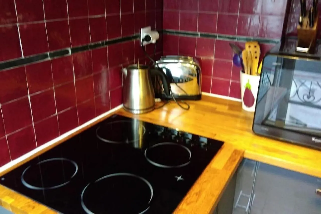 Very French Two Bedroom In The Heart Of * باريس
