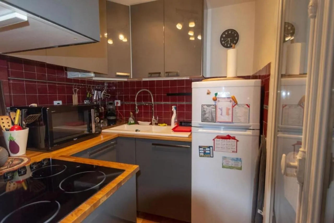 Very French Two Bedroom In The Heart Of شقة *